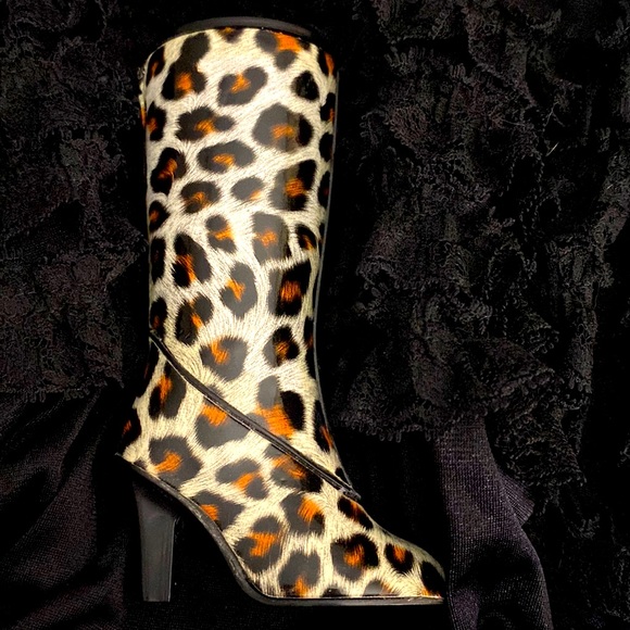 FashionCraft Other - NWOT Manicure Kit and Mirror in Leopard High-Heeled Boot